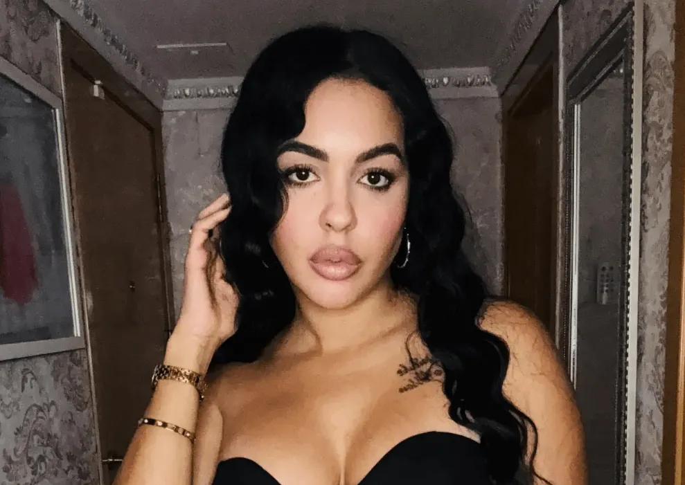 mk体育官网-一位单亲妈妈因长相酷似乔治娜，一夜之间在网络上爆红