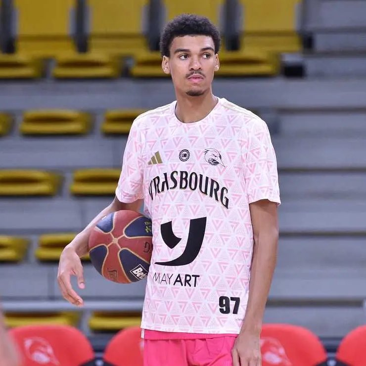 马刺打造兄弟篮球？文班亚马弟弟20分8板4断 今年有资格参加选秀