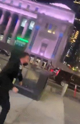 mk体育app-纽约球迷疯狂庆祝！半程将至尼克斯战绩爬到第4