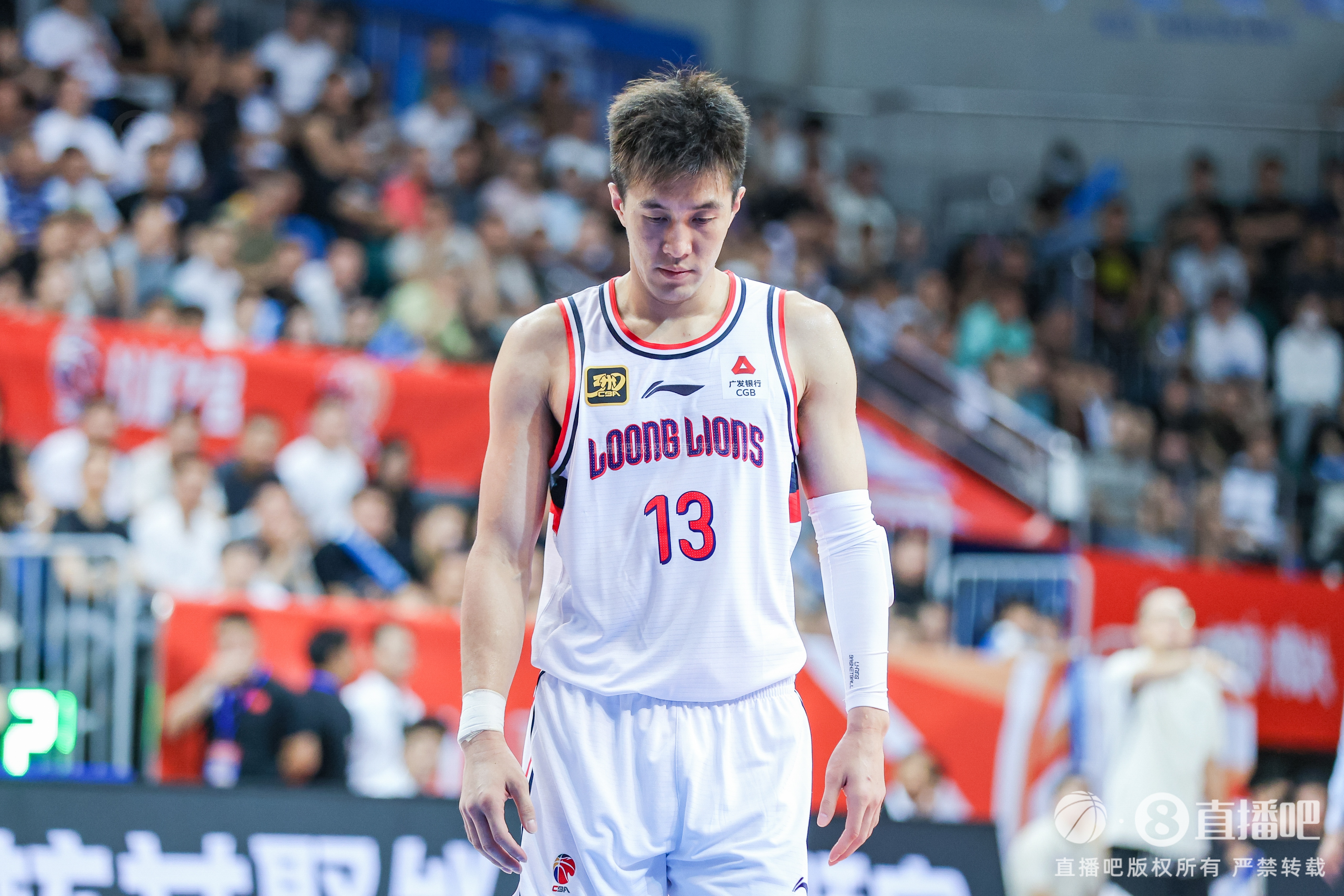 mk体育-引发热议!“郭艾伦被诈骗近千万”词条登上热搜 目前升至第2